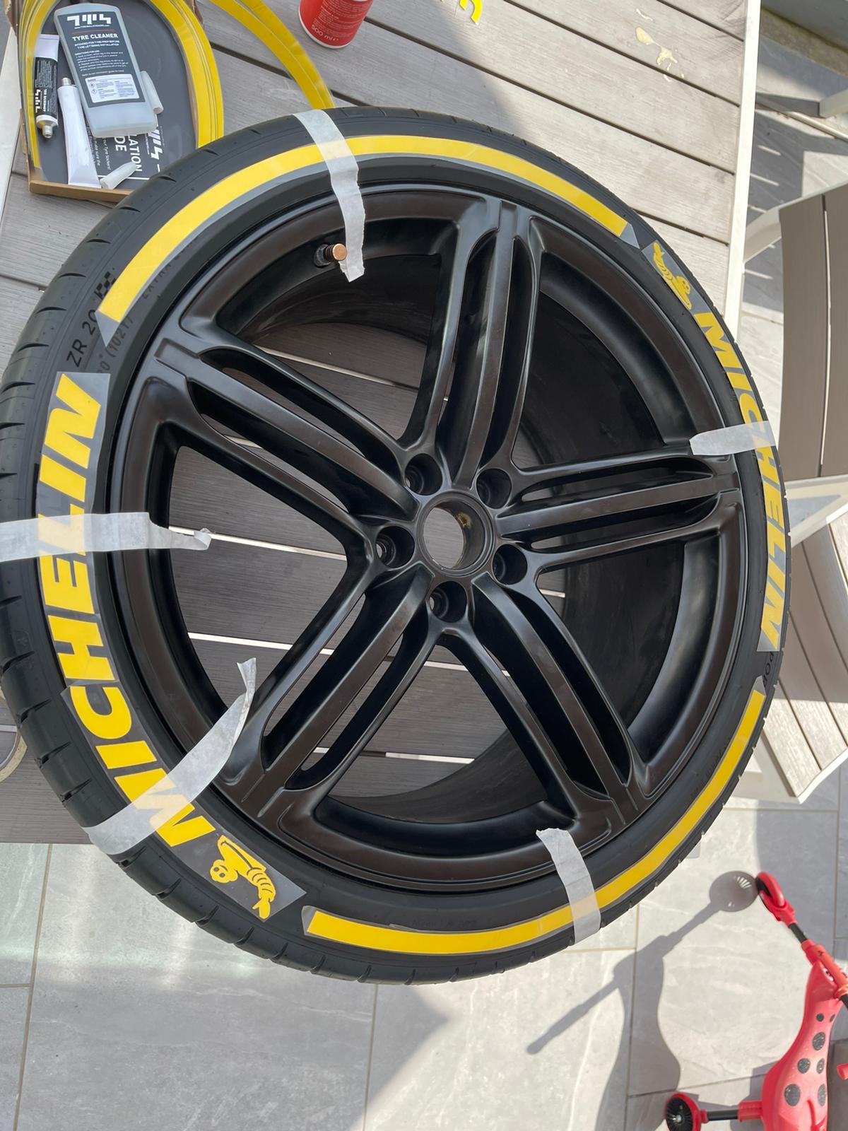 MICHELIN bandenstickers met krijtstrepen